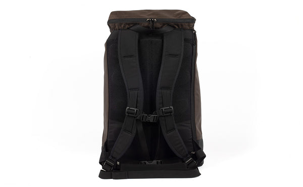 A reverse shot of the Shadow Guide 33 in Ursa (brown-grey) 525 Ballistic.